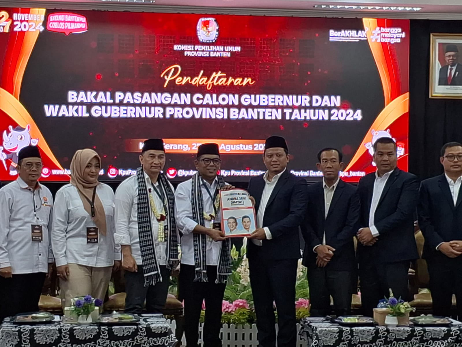 Andra-Dimyati Ke KPU Tumpangi Elf Jurusan Banten Selatan Ist.