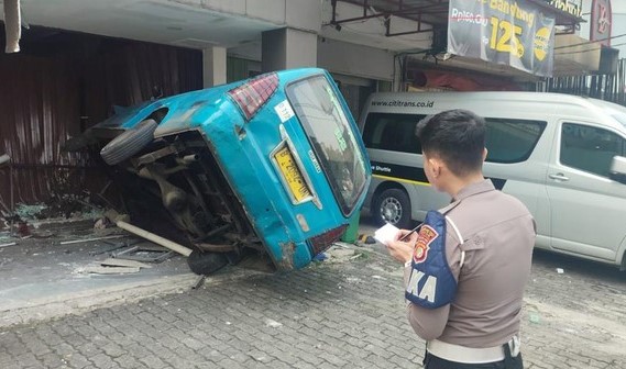 Angkot Kebut-kebutan di Depok Tabrak Lansia hingga Tewas, Sopir Mengaku Mengantuk Foto : Ist
