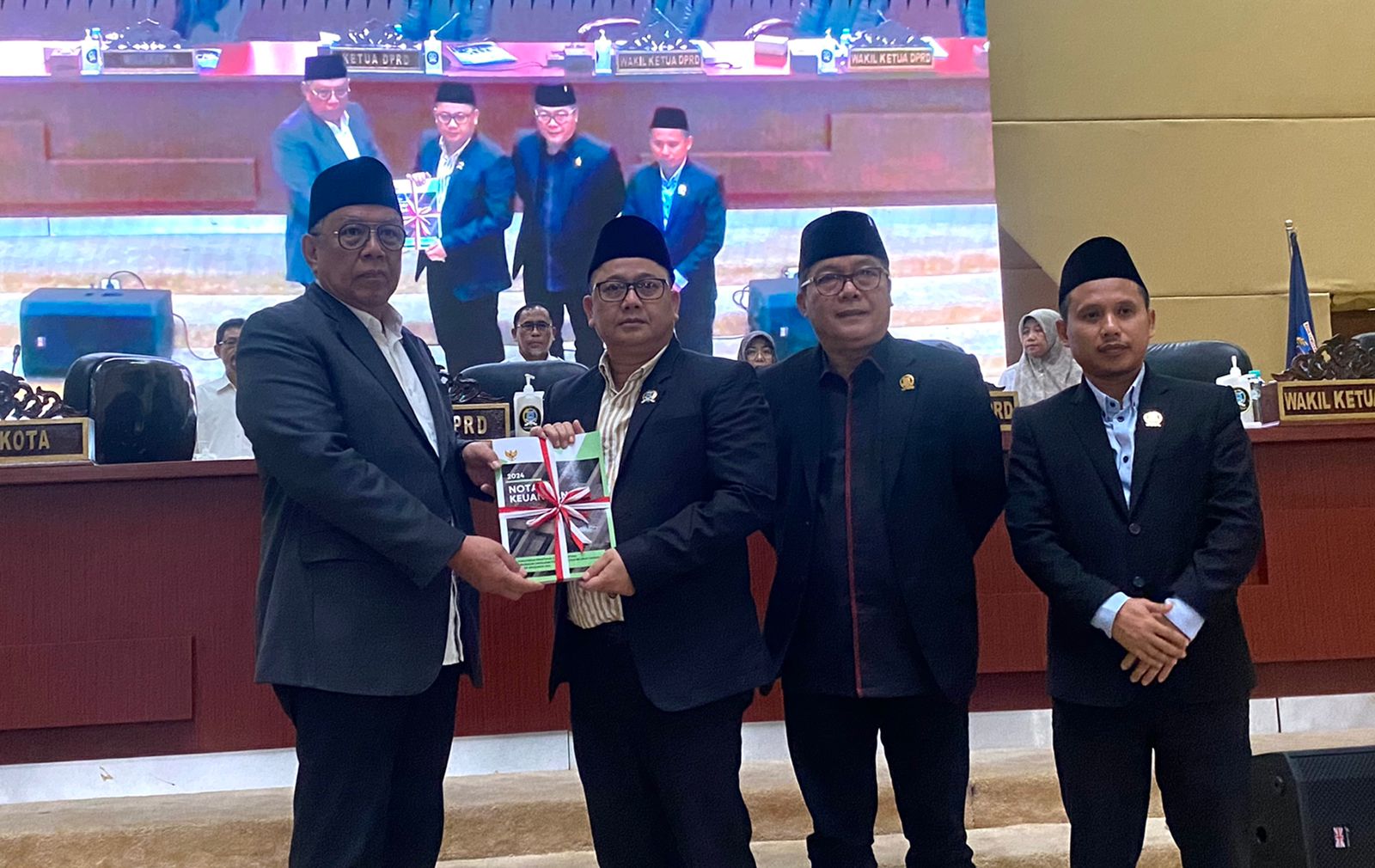 APBD Perubahan 2024 Diusulkan Naik Rp 181 M Walikota Tangsel Benyamin Davnie menyampaikan Raperda APBD Perubahan 2024 ke DPRD Tangsel.(dra)