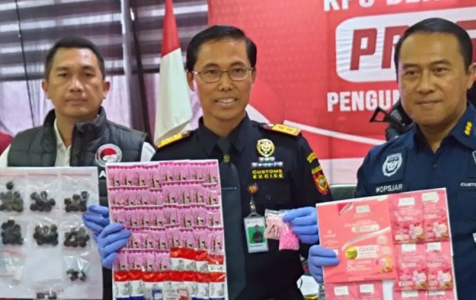 Bea Cukai Bandara Soetta Bongkar Kado Berisi Narkoba dari Afrika Selatan Foto : Ist