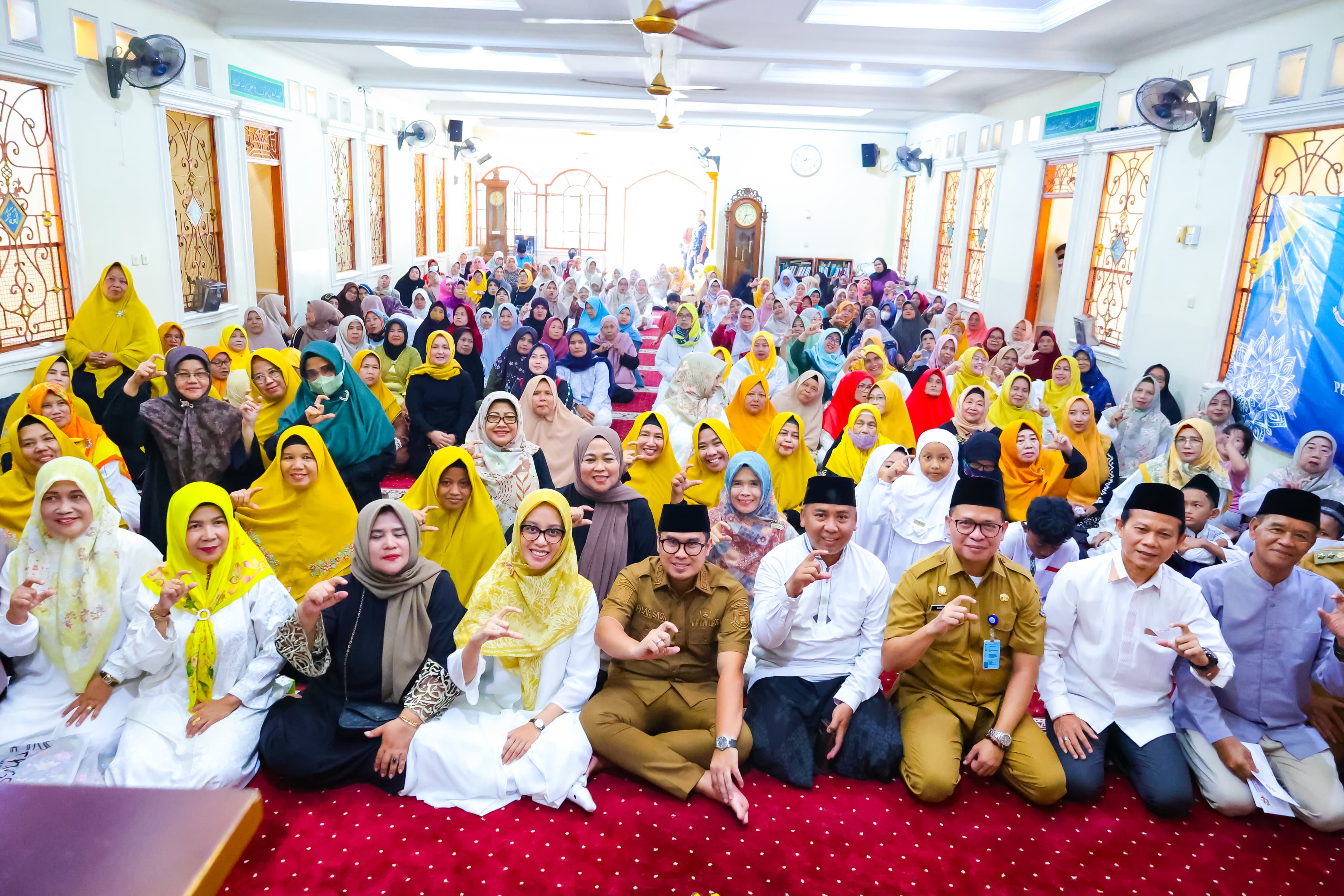 Hadiri Pengajian Rutin FPMT, Pilar Berpesan Untuk Pertahankan Nilai Religius Kota Tangsel Foto : Ist