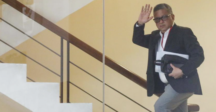 Hasto Diperiksa KPK Kembali, Banyak Senyum Tidak Kedinginan Lagi Foto : Ist
