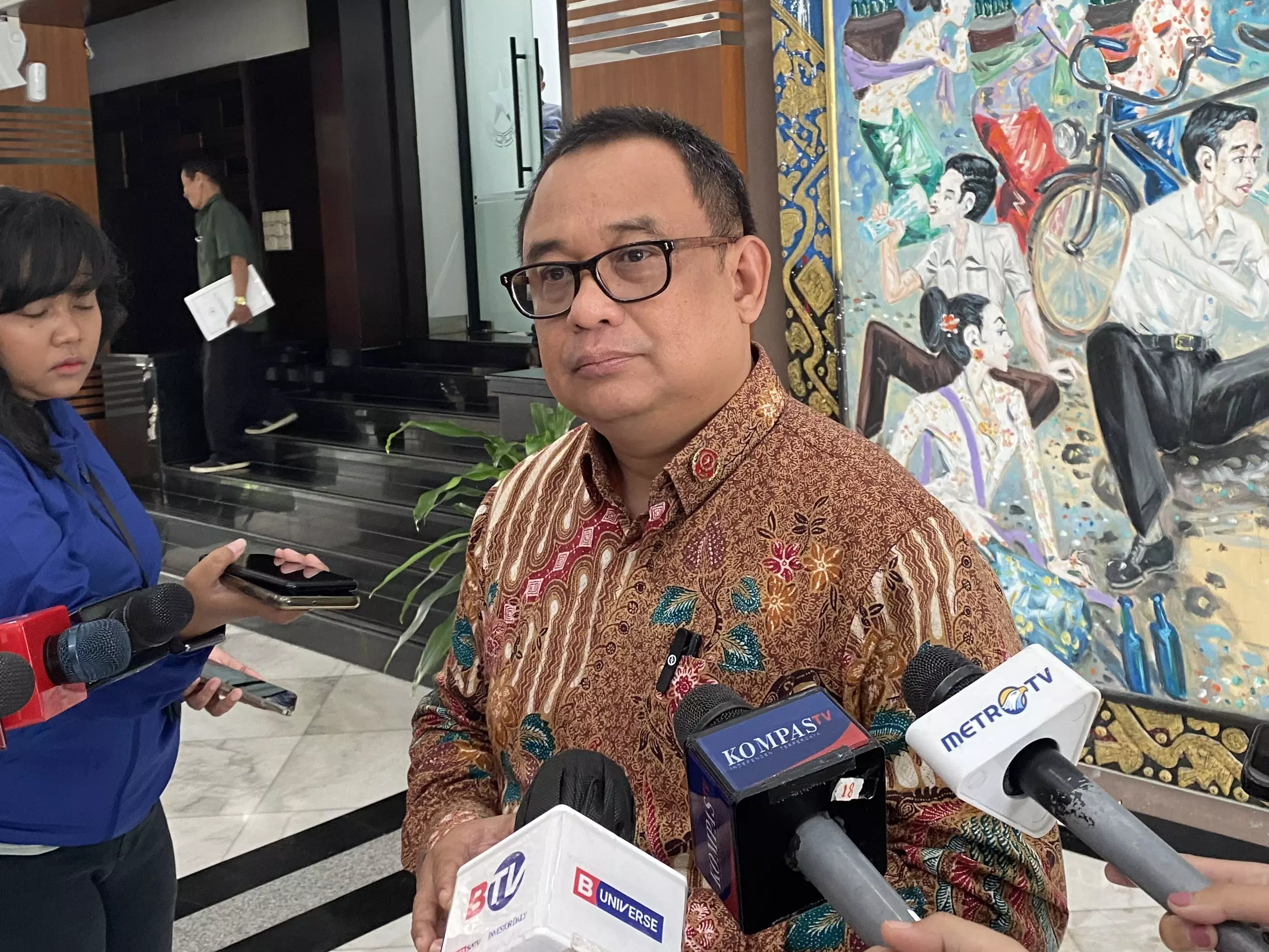 Istana: Presiden Jokowi Sangat Menghormati Ibu Mega Dan Akan Terus Membuka Komunikasi Koordinator Staf Khusus Presiden Ari Dwipayana. Foto : Ist