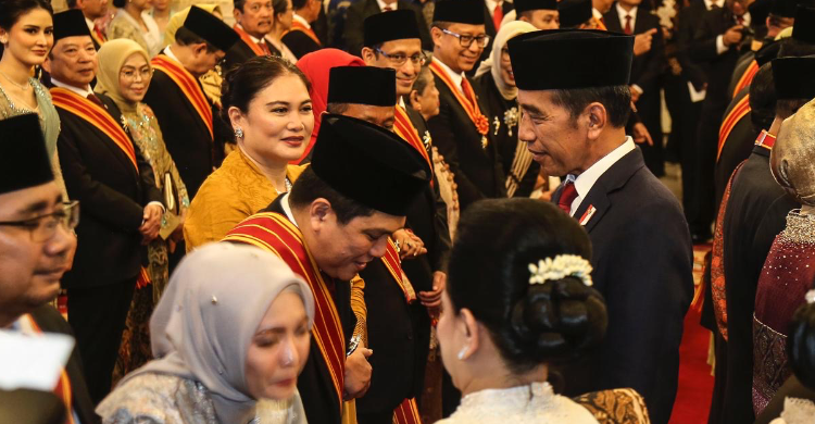 Jokowi Berikan 64 Tanda Kehormatan, Termasuk Untuk Prabowo Dan Para Menteri Foto : Ist