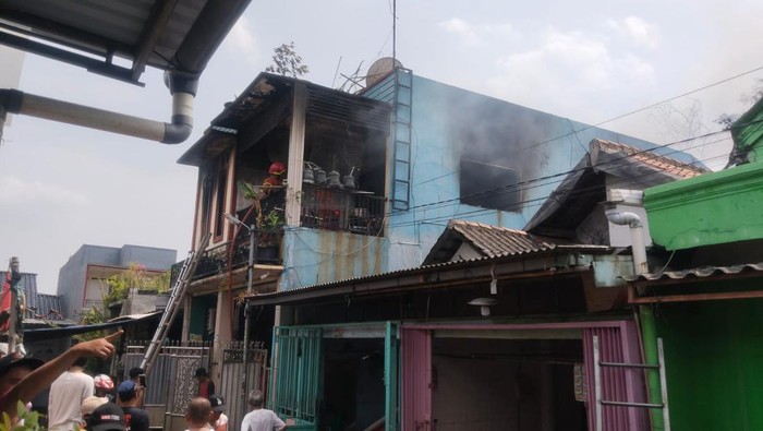 Kebakaran Rumah di Tangerang Dipicu Balita Main Korek, Ayah Lakukan Aksi Heroik Foto : Ist