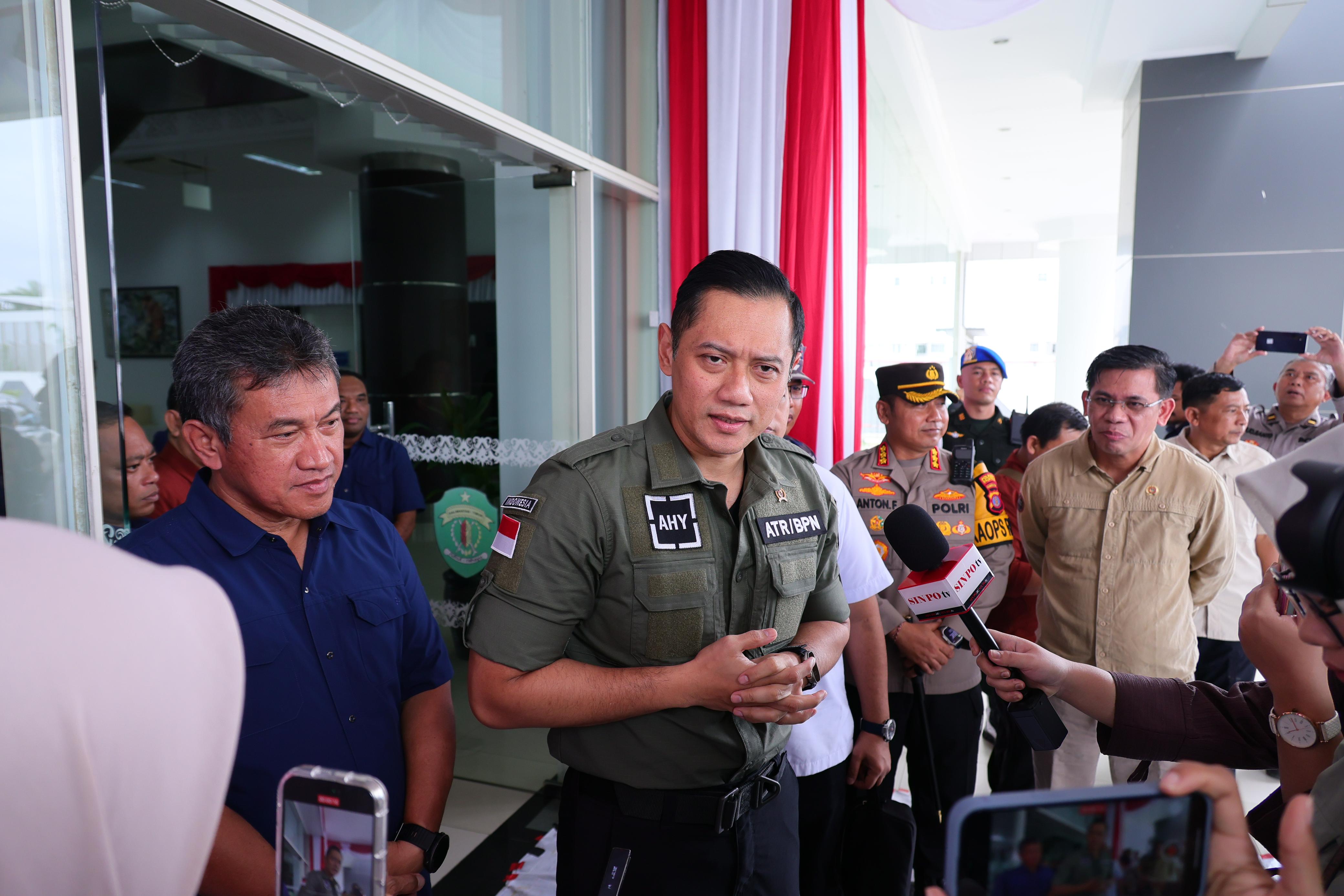 Menteri AHY Tiba di IKN, Ikut Sidang Kabinet Paripurna Pertama Bersama Presiden Agus Harimurti Yudhoyono (AHY), sudah tiba di Kalimantan Timur untuk mengikuti Sidang Kabinet Paripurna bersama Presiden di Ibu Kota Nusantara (IKN), Senin (12/8/2024). (Dok. Kemenentrian ATR/BPN)