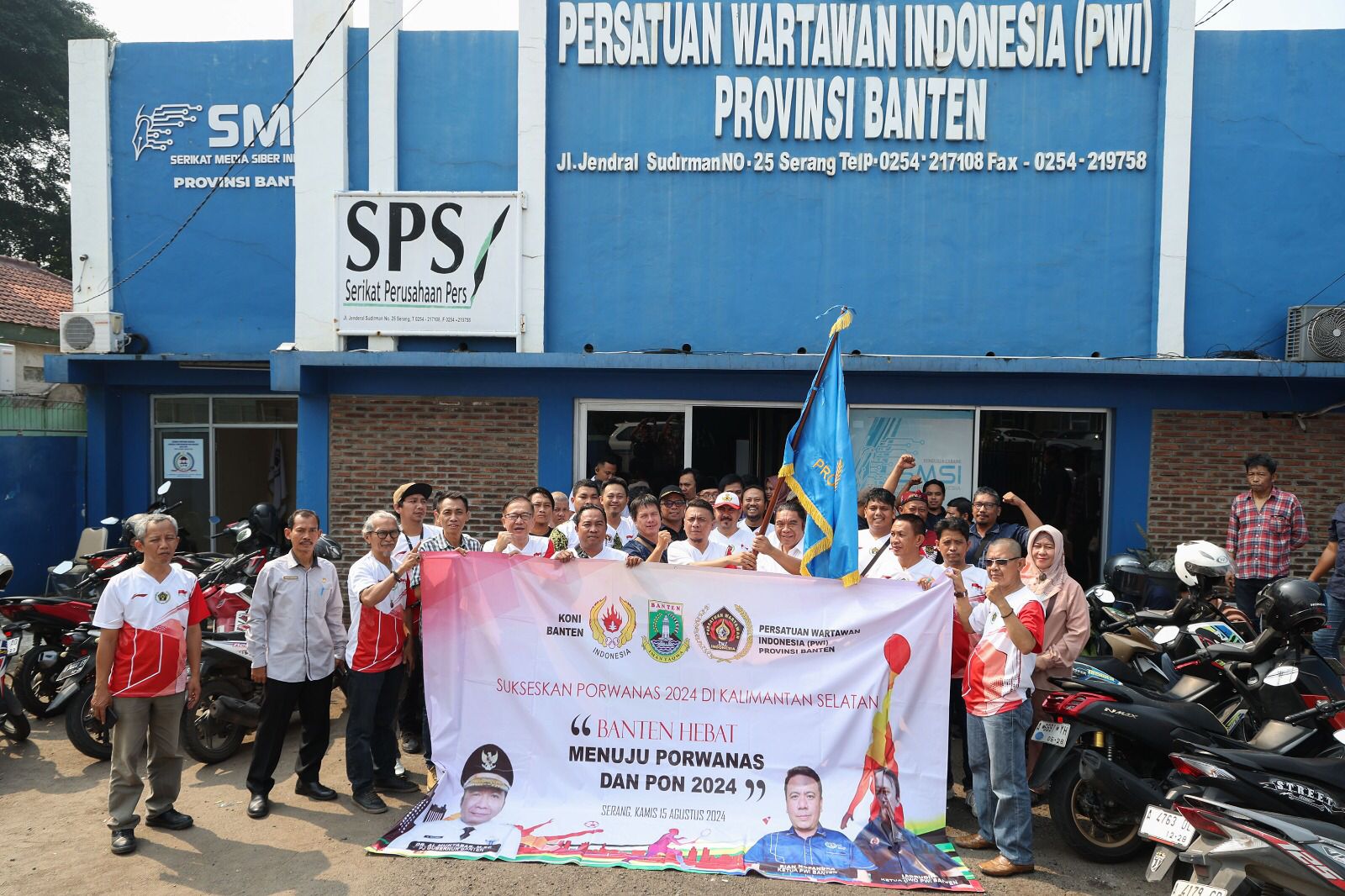 Pj Gubernur Al Muktabar Lepas Kontingen Porwanas 2024 SIWO PWI Provinsi Banten Foto : Ist