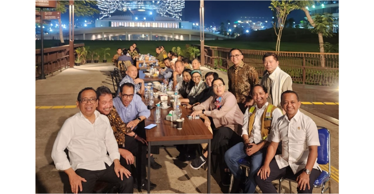 Presiden, Wapres & Semua Menteri Tinggalkan Jakarta, Ikuti Rapat Perdana Di IKN Para Menteri seusai makan malam di IKN. Foto : Ist