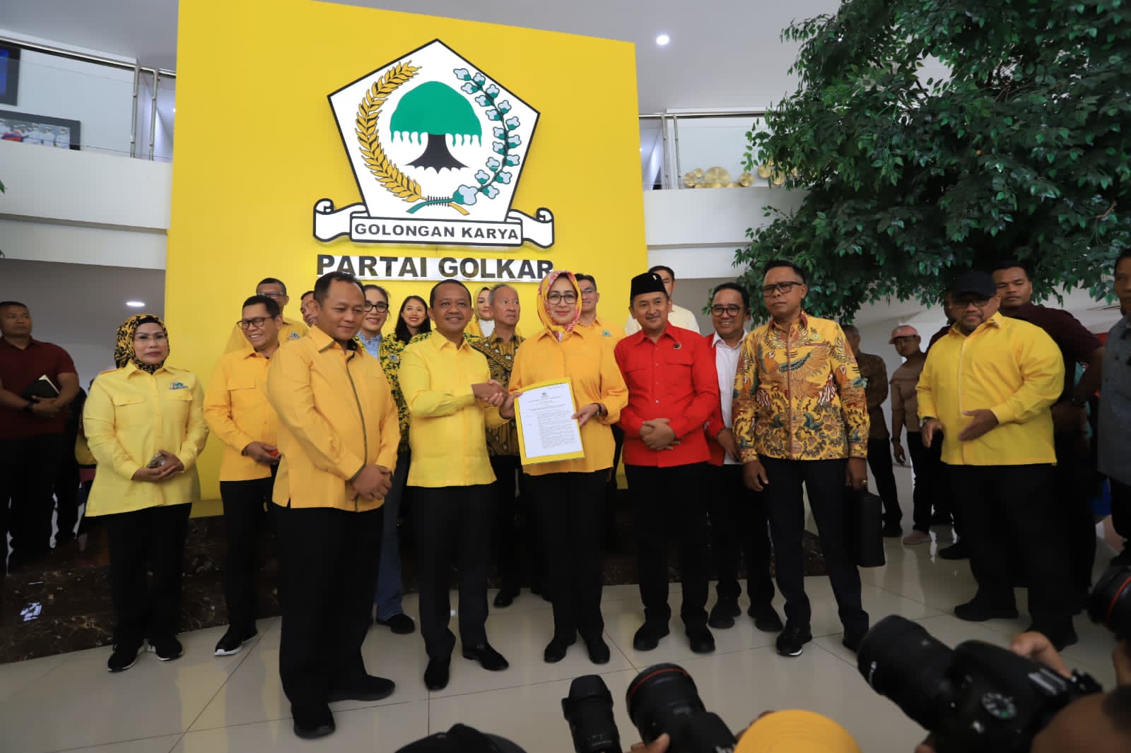 Resmi Didukung Golkar, Airin: Pertolongan Allah Ada dan Nyata Foto : Ist