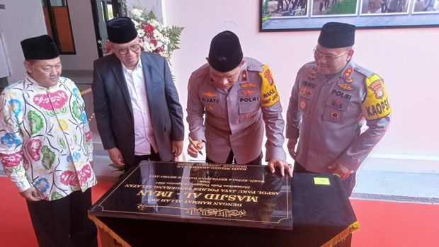Resmikan Masjid Di Asrama Polisi Pakujaya Foto : Ist