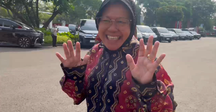 Risma Temui Jokowi, Mundur Dari Mensos Fokus Pilgub Jatim Foto : Ist