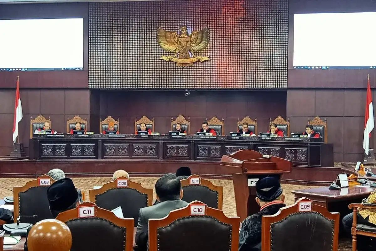 Syarat Calon Kepala Daerah Jadi Lebih Ringan, Peta Politik Daerah Bisa Berubah Sidang di MK . Foto : Ist
