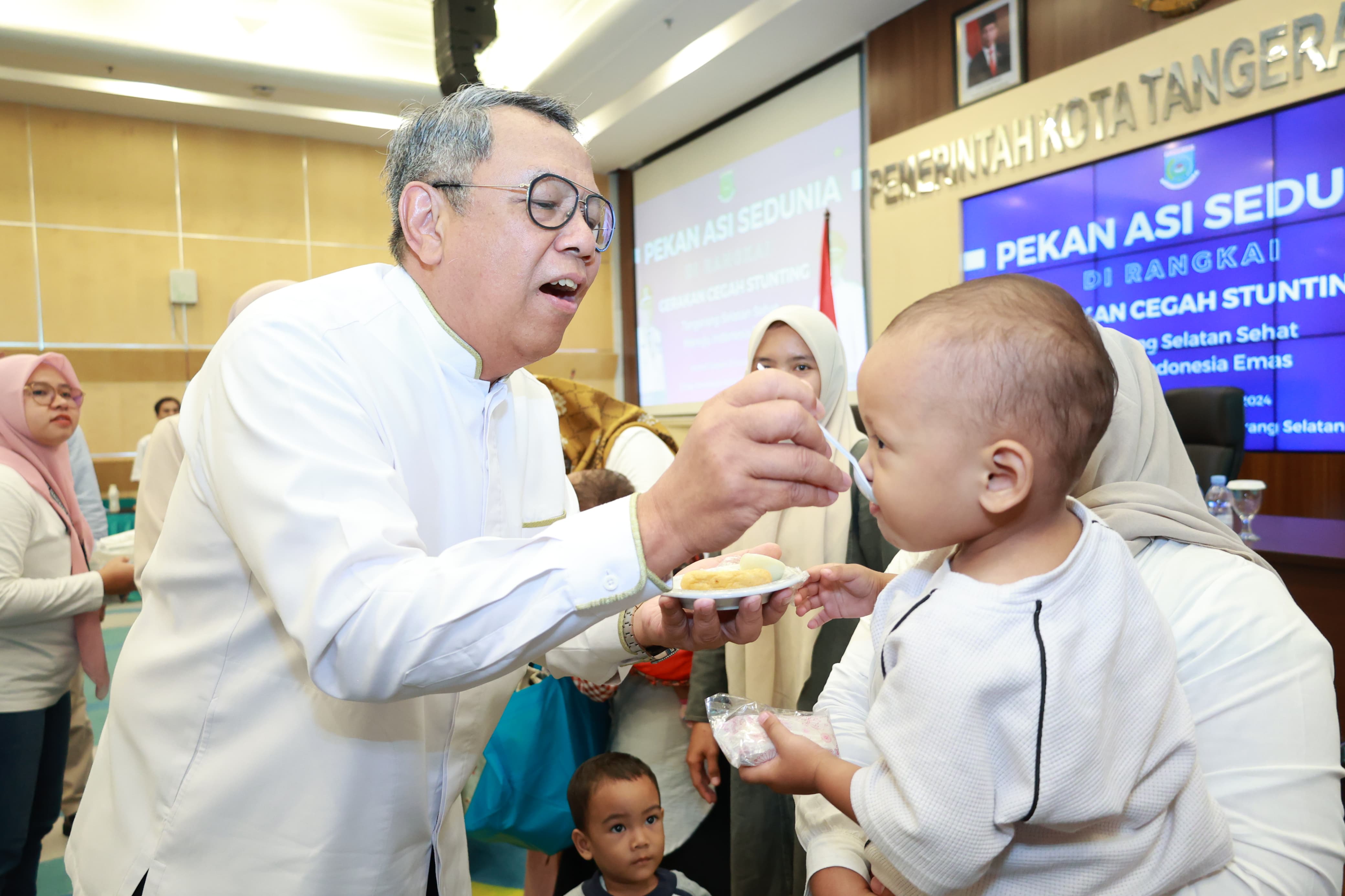 Tekan Angka Stunting, Pemkot Tangsel Bekali Ratusan Balita Telur dan Makanan Olahan Ikan Foto : Ist
