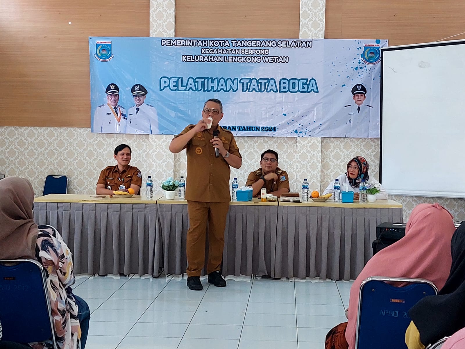 Tingkatkan Perekonomian Warga, Puluhan Emak-emak di Lengkong Wetan Dilatih Memasak Foto : Ist