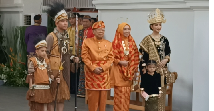 Wapres Ma’ruf Amin dan Gibran Rayakan HUT RI ke-79 dengan Pakaian Adat Nusantara Foto : Ist