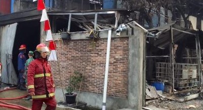 Warga Panik! Tempat Usaha Percetakan di Pondok Aren Kebakaran Foto : Ist