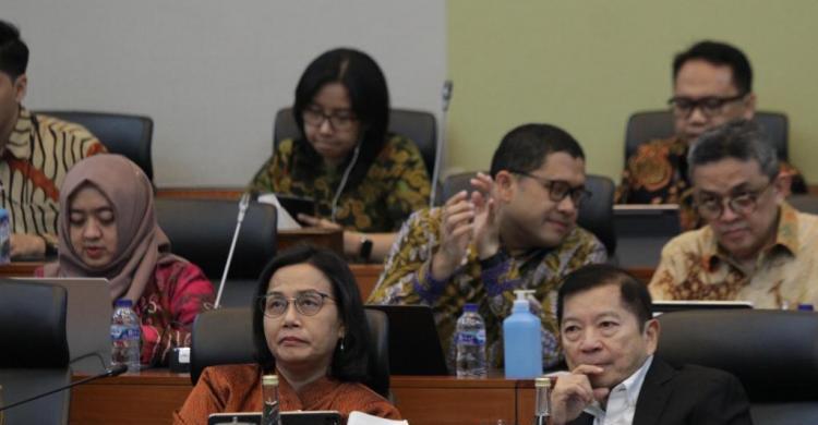 APBN 2025 Penerimaan 3.000 T, Belanjanya 3.600 T Menteri Keuangan Sri Mulyani dan Menteri PPN/Kepala Bappenas Suharso Monoarfa dalam Rapat Kerja dengan Banggar DPR mengenai RUU APBN 2025, di Kompleks Parlemen. Foto: RM