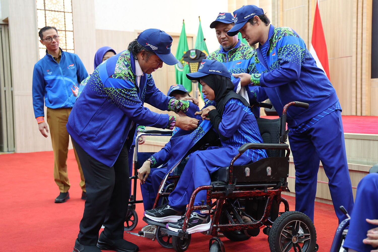 Banten Target Masuk 15 Besar Penjabat Gubernur Banten melepas Kontingen National Paralympic Committee pada Pekan Paralympic Nasional (Peparnas) XVII Solo 2024 di Pendopo Gubernur Banten, KP3B Curug, Kota Serang, Senin (30/9).(yul)