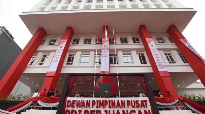 Banteng Lebih Baik Di Luar Pemerintahan Gedung DPP PDIP. Foto : Ist