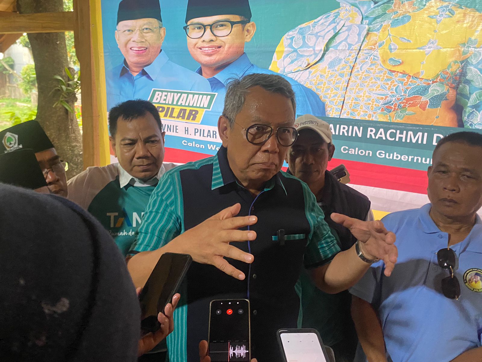 "Belanja Masalah" saat Kampanye di Pamulang, Benyamin Soroti Soal Pendidikan Bang Ben tengah berkampanye di wilayah Pamulang Timur, Tangsel, Minggu (29/9/2024). (tangselpos.id/rmn)