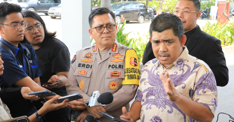 Densus 88 Tangkap 7 Provokator Ancam Bom Dan Bakar Gereja Saat Kunjungan Paus Juru bicara Densus 88, Kombes Aswin Siregar saat memberikan keterangan pers. Foto : Ist
