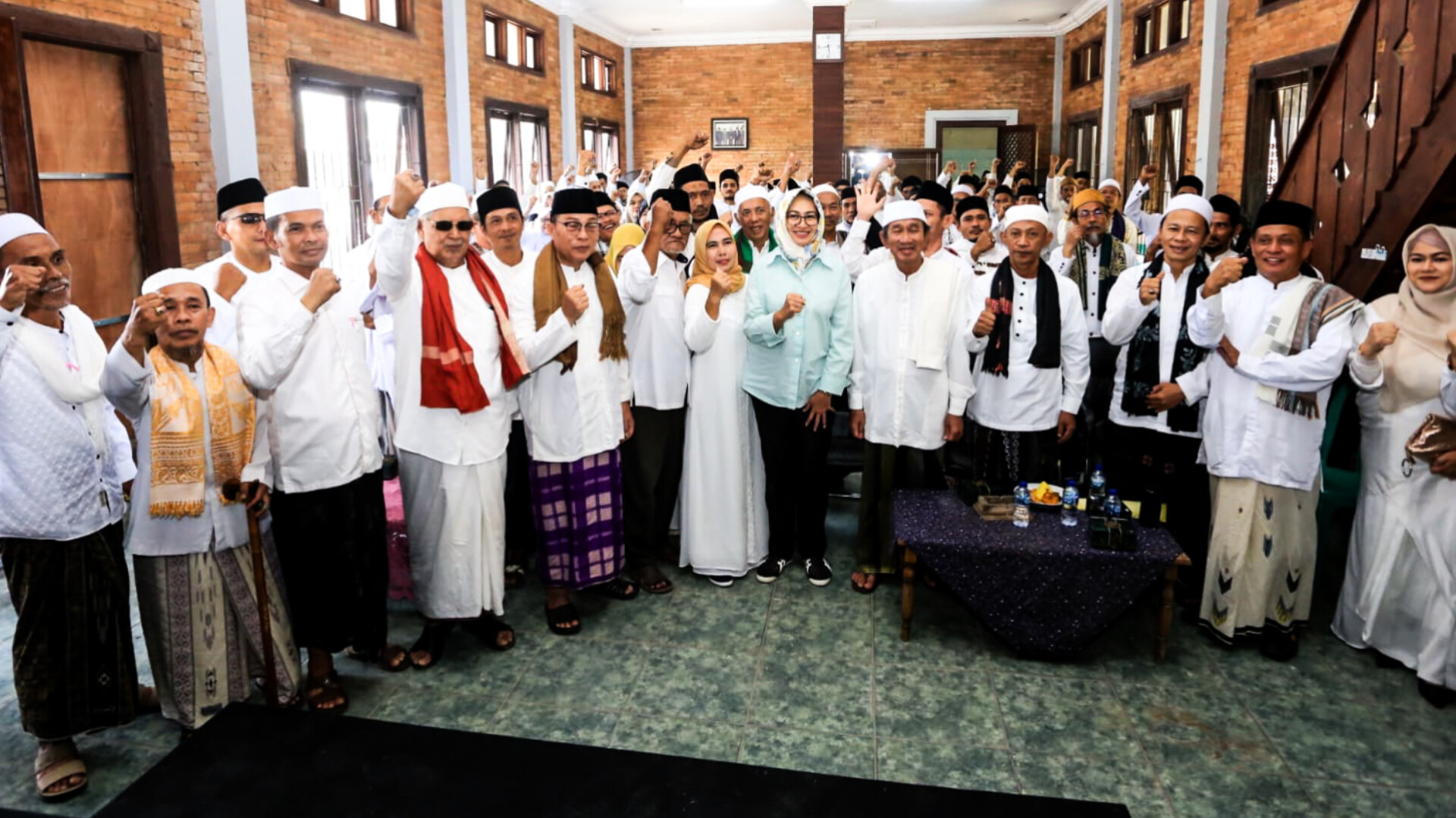 Doakan Airin-Ade Menang Pilkada Banten, Ulama Ingin Kemajuan di Pandeglang Deklarasi yang dihadiri Airin itu berlangsung di Kecamatan Pandeglang, Kabupaten Pandeglang, Selasa (17/9/2024). (Ist)