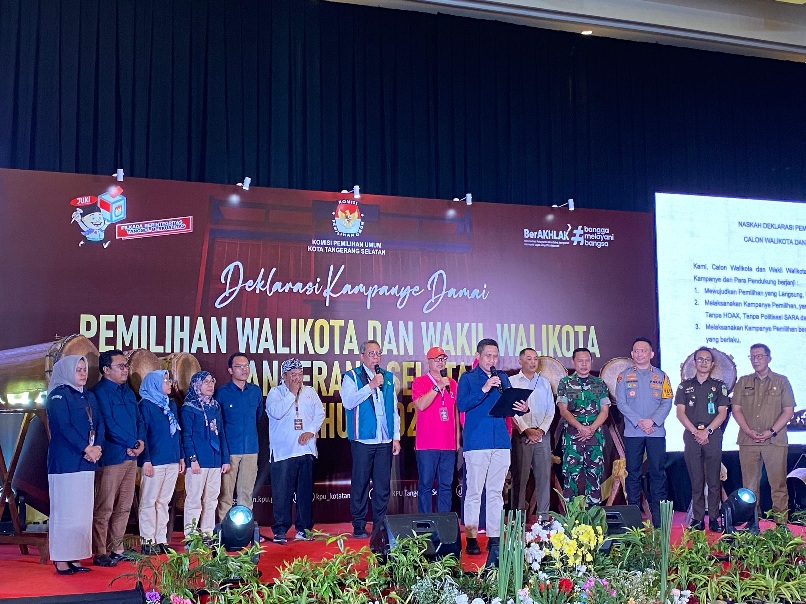 Dua Paslon Walikota dan Wakil Walikota di Tangsel Tandatangani Deklarasi Kampanye Damai Foto : Ist