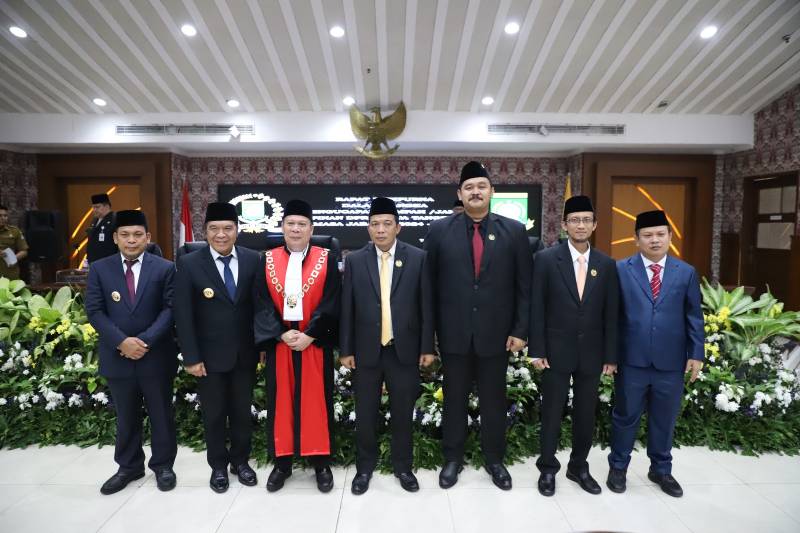 Empat Pimpinan DPRD Kota Tangerang periode 2024-2029 Resmi Dilantik Empat pimpinan Dewan Perwakilan Rakyat Daerah (DPRD) Kota Tangerang Periode 2024-2029 berfoto bersama usai resmi dilantik.(mg.2)