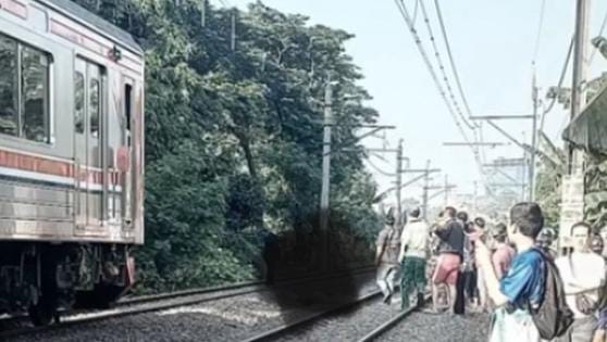 Geger! Wanita Tewas Tertabrak KRL di Jalur Pondok Ranji-Kebayoran Lama Foto : Ist