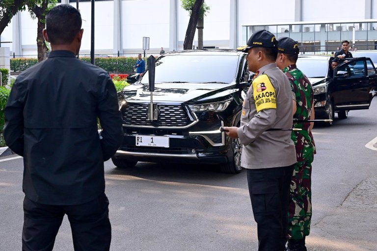 Hormati Paus, Jokowi Ganti Mobil Pakai Innova RI 1 Foto : Ist