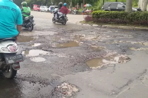 Jalan Rusak Dan Parkir Liar Paling Dikeluhkan Warga DKI Foto : Ist