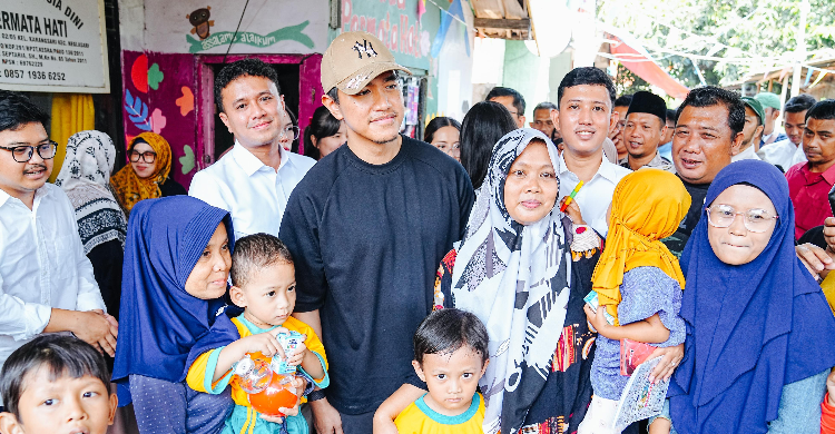 Kaesang Blusukan Di Kota Tangerang, Emak-emak Berebut Foto Foto : Ist