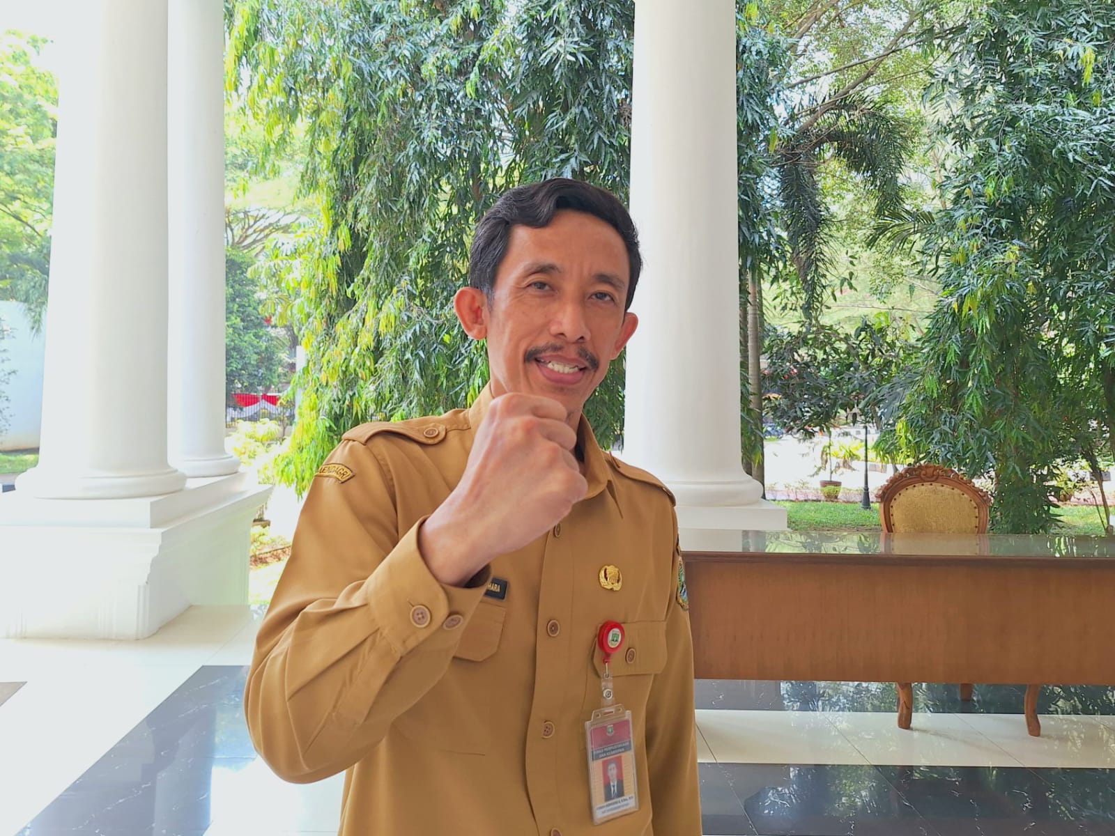 Masyarakat Diimbau Tidak Laminating Arsip Penting Kepala DPK Provinsi Banten, Usman Asshidiq Qohara.