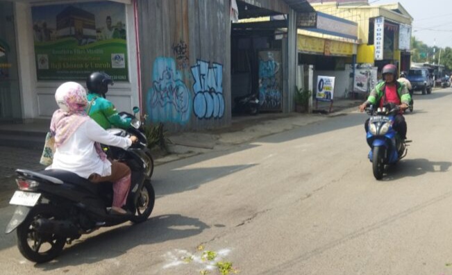 Nahas, Ibu Tewas Terlindas Truk di Serpong Utara saat Bonceng Balitanya Foto : Ist