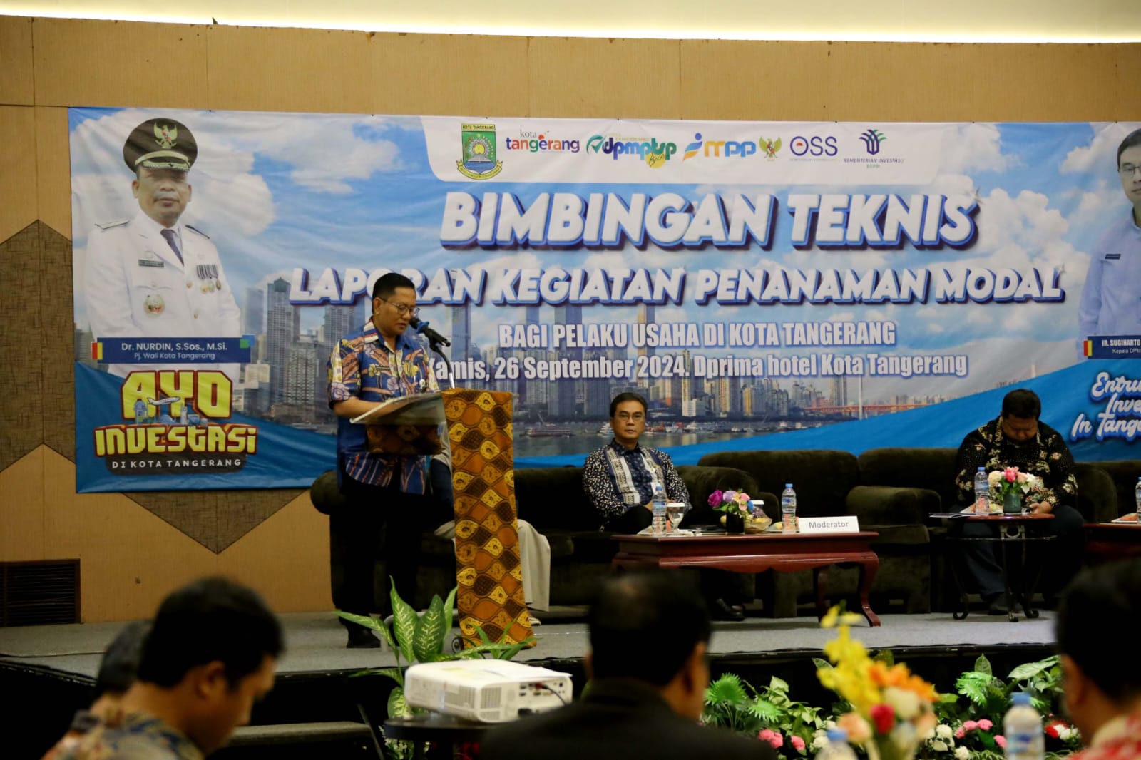 Pemkot Tangerang Kerja Target Investasi Rp 14,39 T Sekretaris Daerah Kota Tangerang, Herman Sumawan membuka Bimbingan Teknis (Bimtek) Laporan Kegiatan Penanaman Modal (LKPM) yang dihadiri 95 Pengusaha di salah satu hotel di Kota Tangerang, Kamis (26/9).(mg.2)
