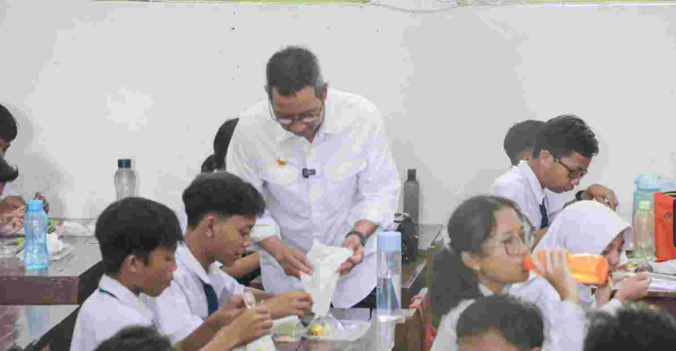 Pemprov DKI Gelar Uji Coba Makan Bergizi, Ada Nasi Uduk Sampai Hingga Teriyaki Foto : Ist