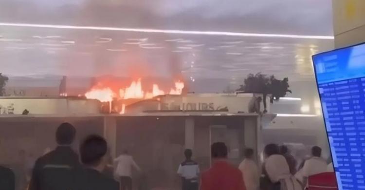 Petugas Berhasil Padamkan Kebakaran di Restoran Terminal 3 Soekarno-Hatta Foto : Ist