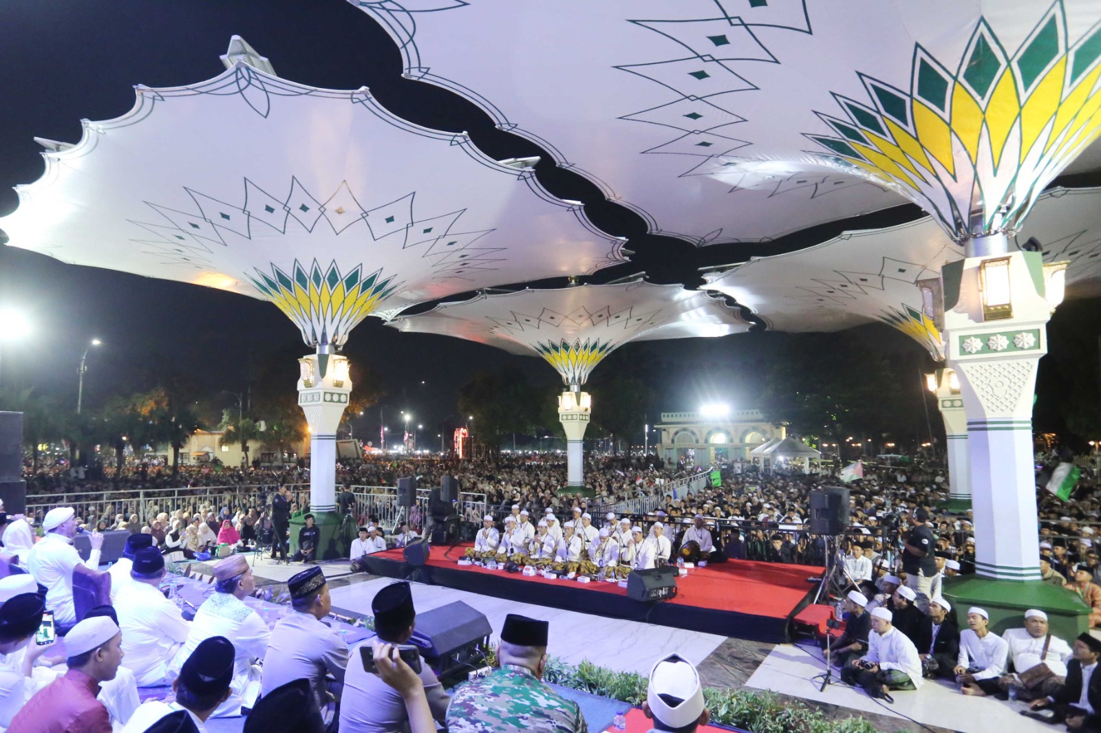 Puluhan Ribu Jemaah Hadiri Tangerang Bershalawat Ist.