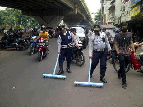Ranjau Paku Teror Para Pengendara di Jakarta Foto : Ist