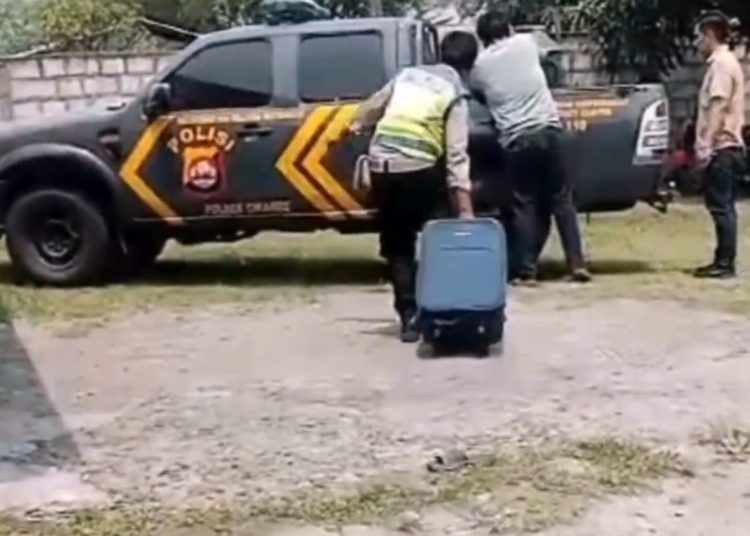 Sempat Dikira Mayat, Dua Koper Berisi Ganja Ditemukan di Pinggir Tol Tangerang-Merak Foto : Ist