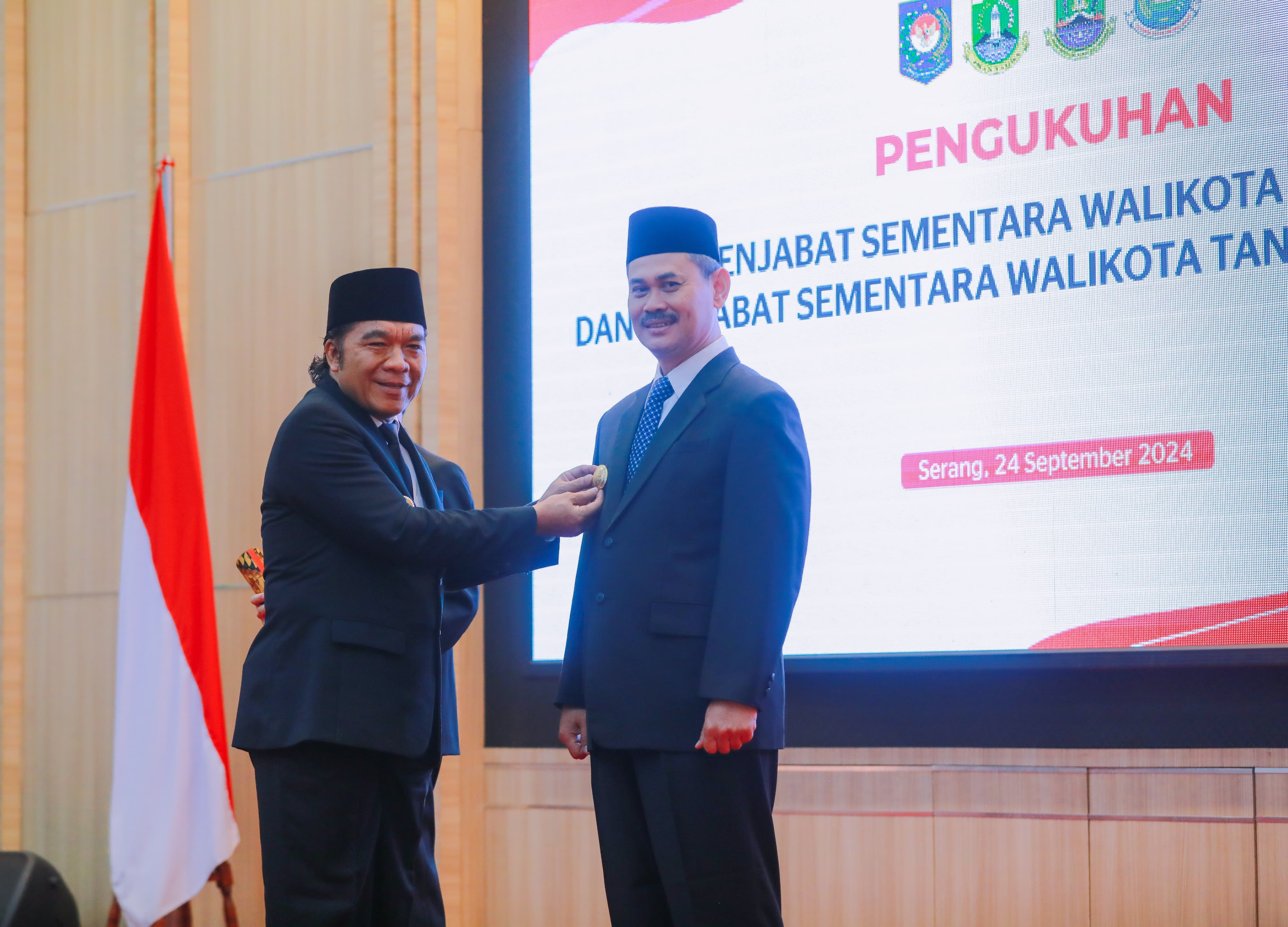 Tabrani Jabat Pjs Walikota Tangsel Pj Gubenur Banten, Al Muktabar mengukuhkan Tabrani sebagai Pjs Wali Kota Tangerang Selatan di Pendopo Gubernur Banten, KP3B Curug, Kota Serang ,Selasa (24/9). (Ist)