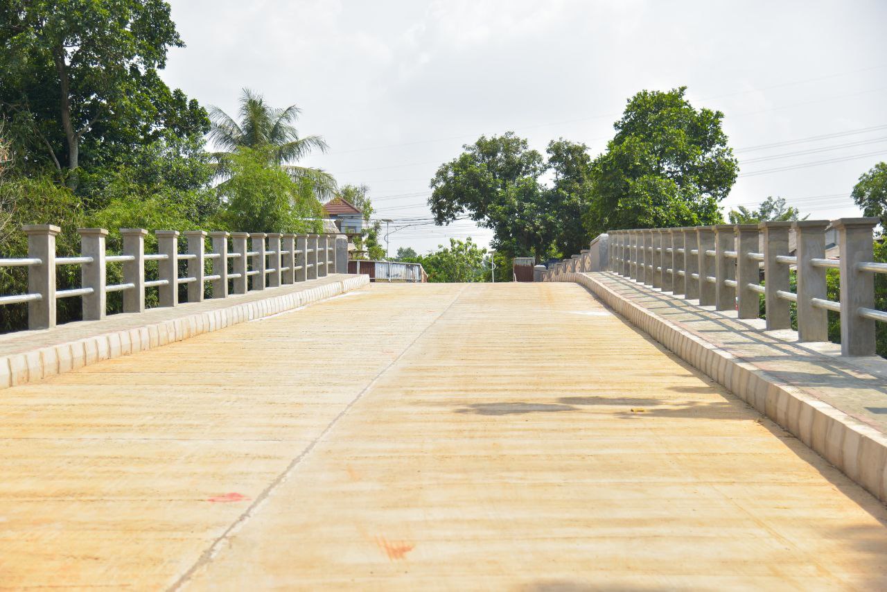 Akses Jalan ke TPU Sarimulya Tangsel Rampung Akhir 2024, Pembangunan Jembatan Sudah Selesai Proyek pembangunan akses jalan menuju Tempat Pemakaman Umum (TPU) Sarimulya, Setu, Tangerang Selatan. (Dok. Humas Pemkot Tangsel)