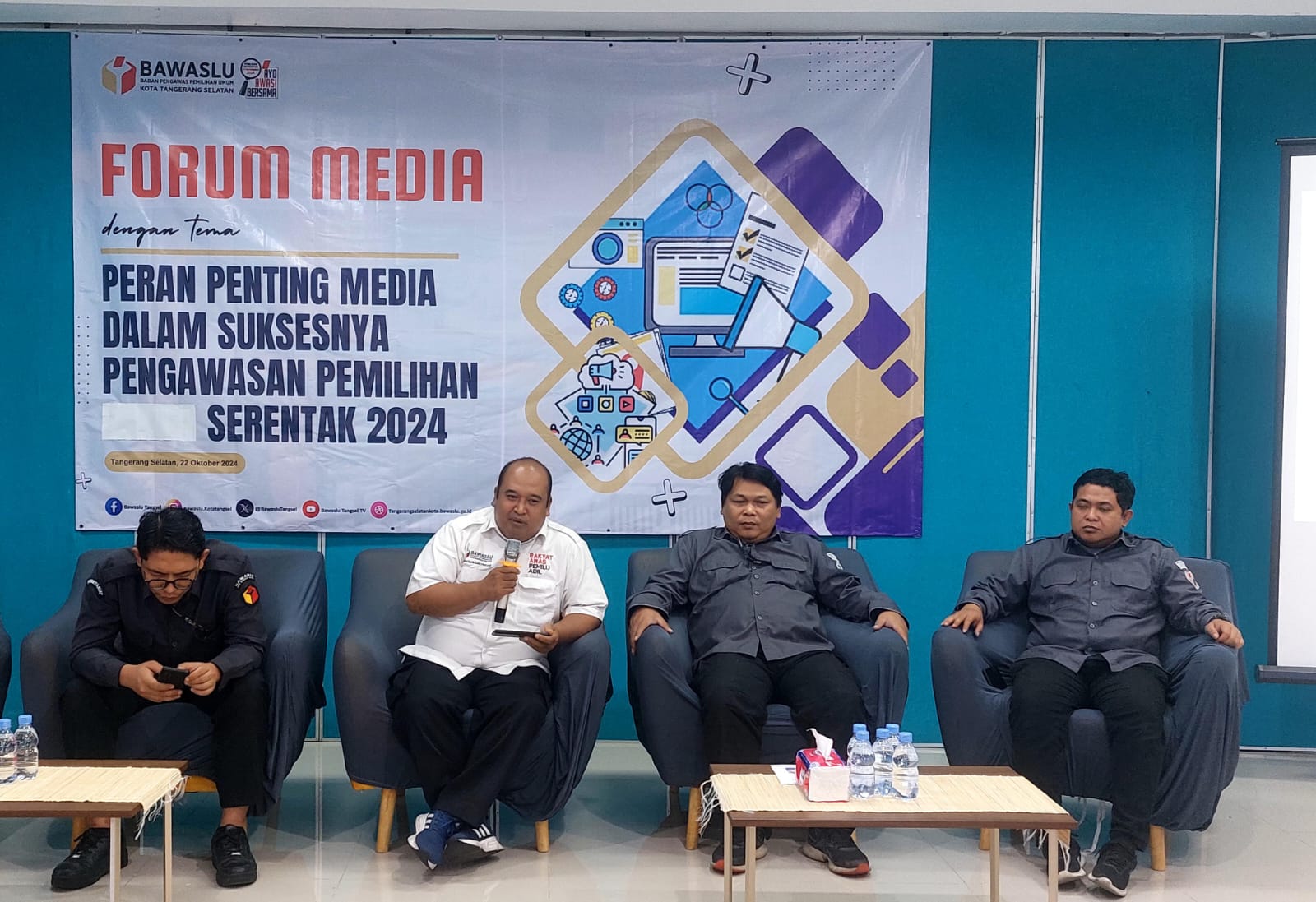 Bawaslu Tangsel Gandeng Insan Pers Guna Perkuat Fungsi Pengawasan di Pilkada 2024 Bawaslu Tangsel ajak seluruh insan pers dalam menyukseskan pengawasan Pilkada serentak 2024, Selasa (22/10). Foto : Ist
