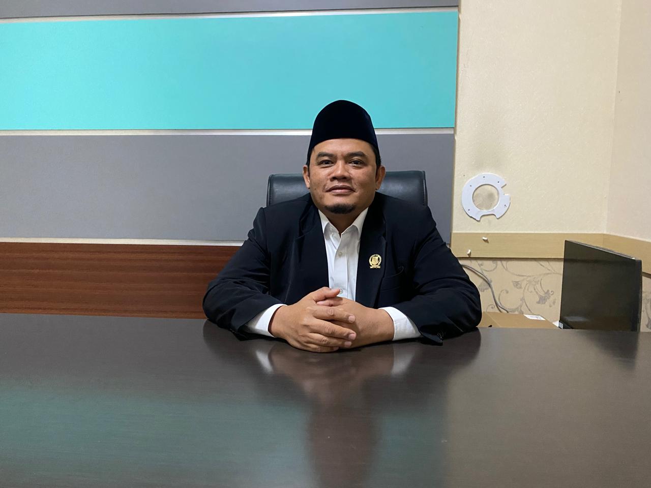 Dewan Kebut Bahas 4 Raperda Tertunda Ketua Bapemperda DPRD Kota Tangsel Sudiar mengaku akan segera kebut sisa Raperda yang sempat tertunda.