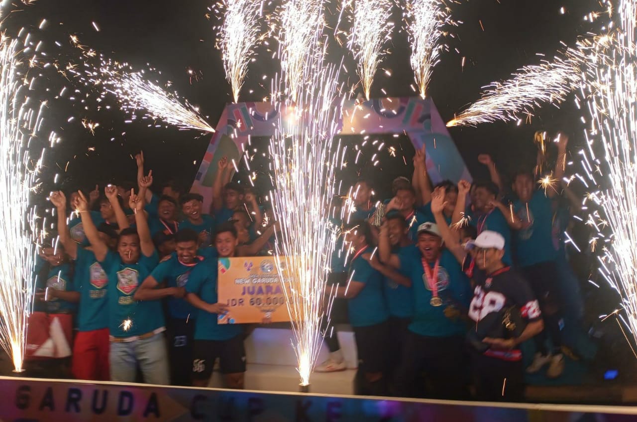 Golok Setan BBP Raih Mahkota Juara New Garuda Cup Ke-2 Tahun 2024 Golok Setan BBP FC sukses menjuarai New Garuda Cup ke-2 Tahun 2024 setelah mengalahkan Joglo FC di final, Minggu (27/10/2024). (red/tangselpos.id).