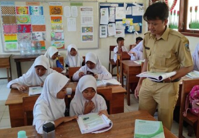 Guru Honorer Digaji Kecil, DPR Minta Tetapkan Standar Minimum Ilustrasi. Foto : Ist