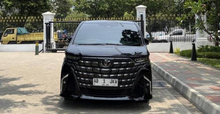 Jokowi Sudah Disiapkan Mobil Toyota Alphard Nopol AD 1 JKW Foto : Ist