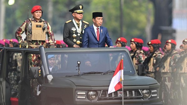 Jokowi Ucapkan Terima Kasih Kepada Prabowo Pada HUT TNI Ke 79 Foto : Ist