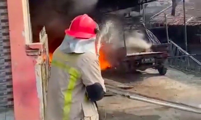 Kebakaran Rumah di Tangerang, Mobil hingga Motor Hangus Terbakar Foto : Ist