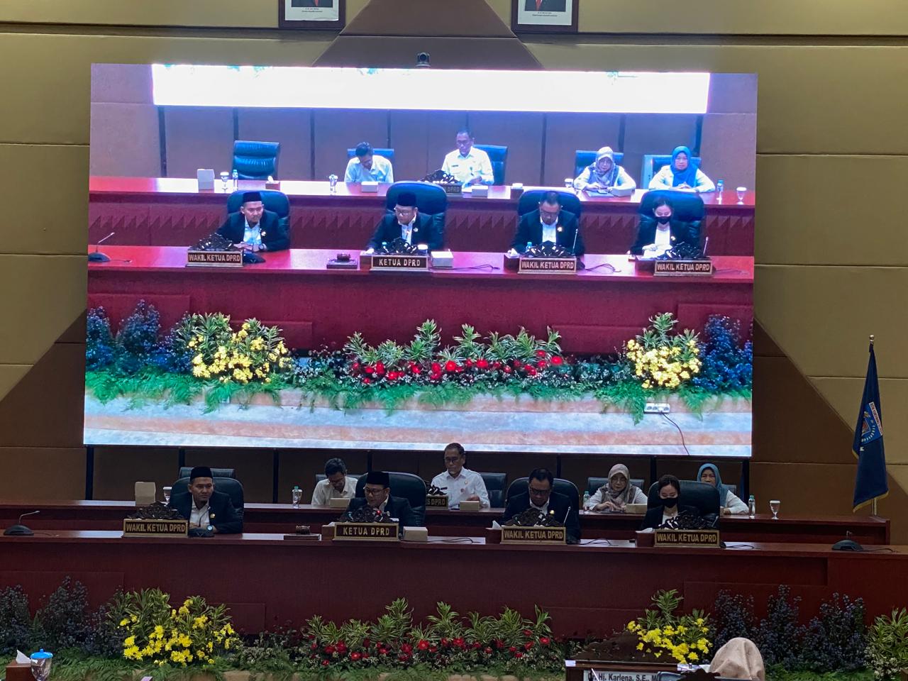 Kebut Kerja Periode Baru, Banggar Bahas APBD 2025 DPRD Kota Tangsel saat menggelar kegiatan paripurna pembentukan AKD di DPRD Kota Tangsel, Rabu (16/10).